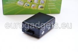 GPS tracker with magnetic mount