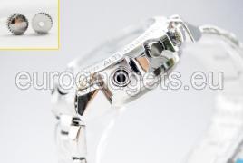 Camera with motion detector (with chain)